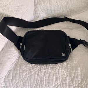 Lululemon Everywhere belt bag 2L